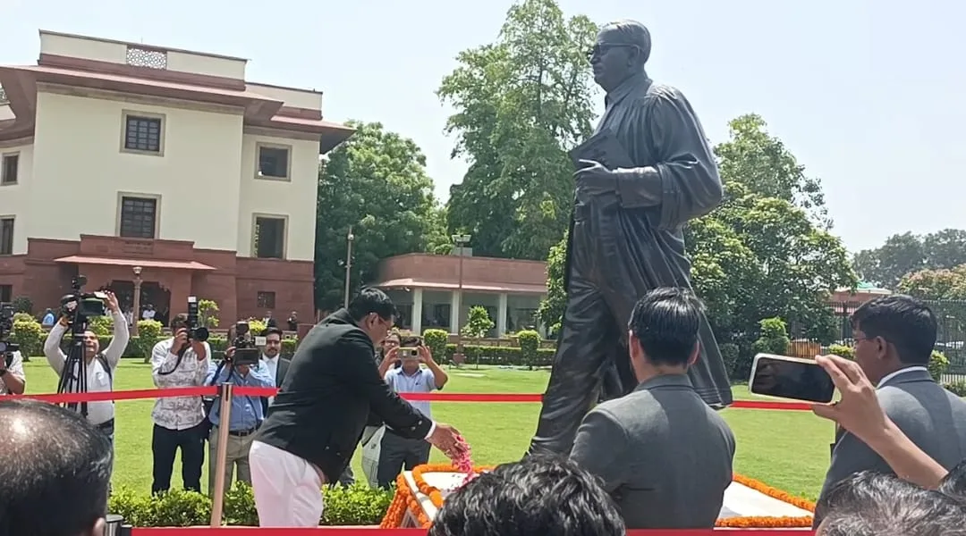 New Chief Justice of India Bhushan Ramkrishna Gavai paying floral tributes at the statues of Mahatma Gandhi and Balasaheb Ambedkar