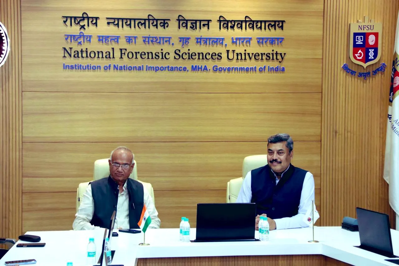 Sh. Surjit Bhujabal, Special Secretary & Member (Customs) and Dr. J.M. Vyas, Vice Chancellor 
