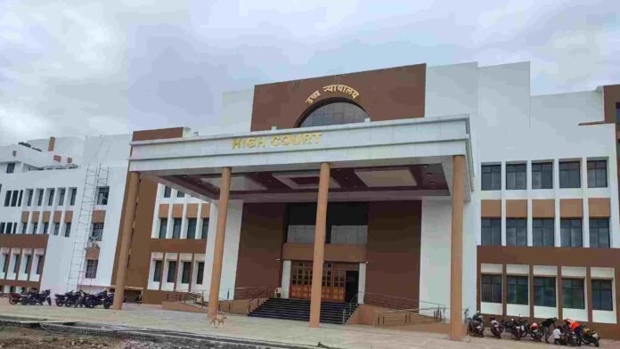 Bombay High Court Stays 18% GST on Hotel Restaurants; Seeks Centre and State Response on Constitutional Validity