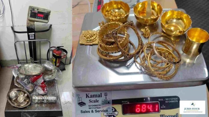 US Passport Holder Booked at IGI Airport for Alleged Smuggling of Gold, Luxury Watches, Foreign Currency US Passport Holder Booked at IGI Airport for Alleged Smuggling of Gold, Luxury Watches, Foreign Currency